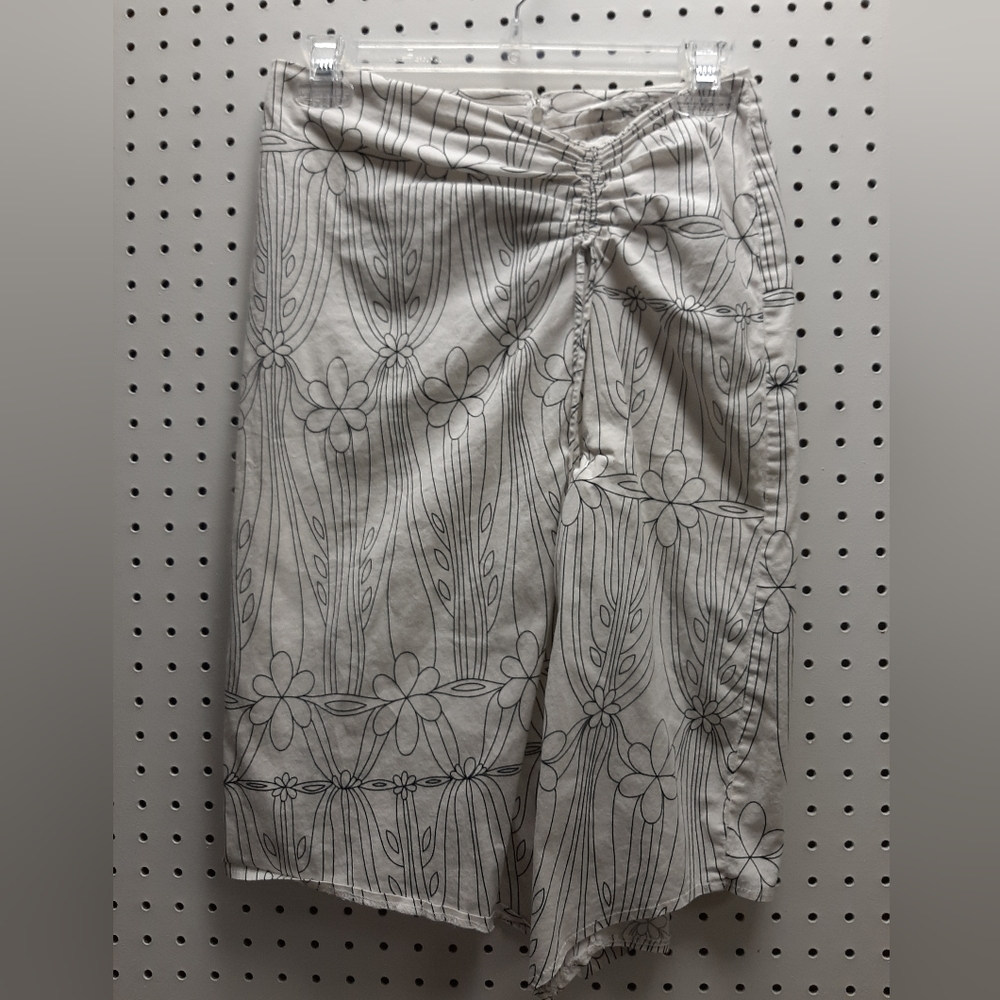 * Blk and White Skirt